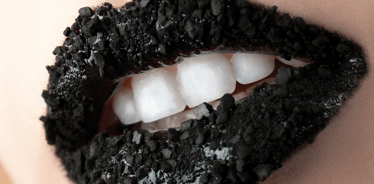 „Schwarze Magie“ für weißere Zähne
