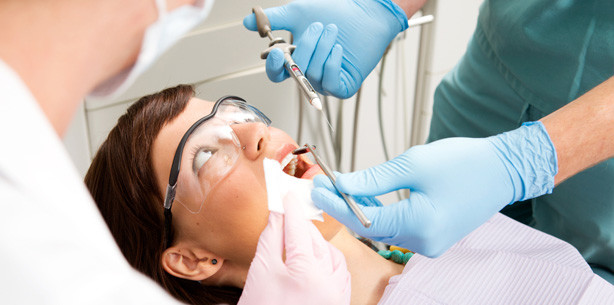 Zahnarztbesuch: Jeder Zehnte hat große Angst