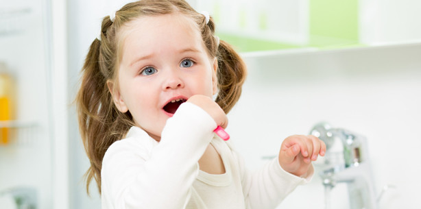 Neues Vorsorgeprogramm: „Junge Zähne“ in besten Händen