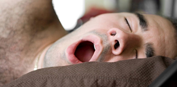 Gegen Schlafapnoe: Schrittmacher für die Zunge