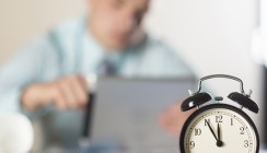 Lange Arbeitszeiten der Väter schaden Söhnen