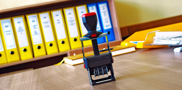 VG Gießen: Verweis wegen mangelhafter Attestausstellung