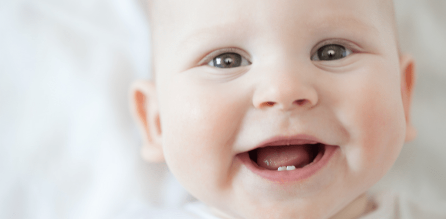 Baby kommt mit Zähnen zur Welt