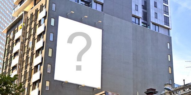 Zahnarztwerbung über Fensterfront