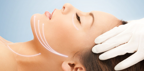 Schönheits-OPs: Brüste und Augenlider am häufigsten korrigiert