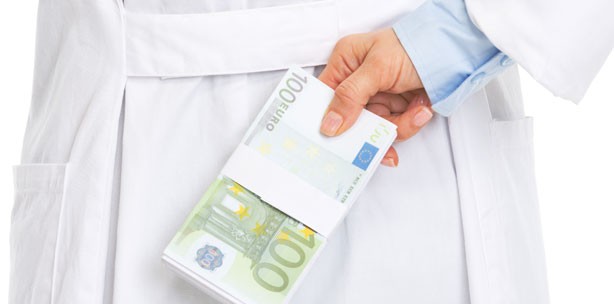 Gefälschte Zahnarztrechnungen: Klinikchef muss gehen