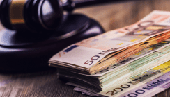 Zahnarzt wegen Betrugs in Höhe von 900.000 Euro vor Gericht
