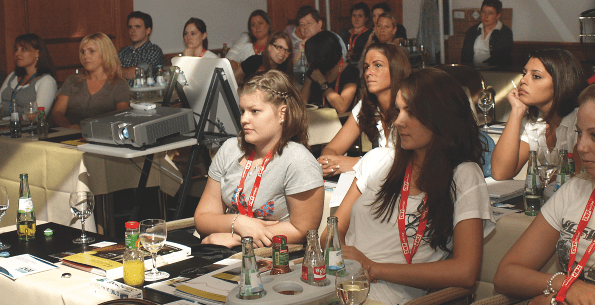 Das Team im Vordergrund