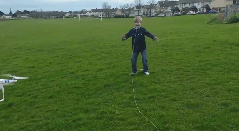 Der Papa wieder: Drohne zieht Milchzahn