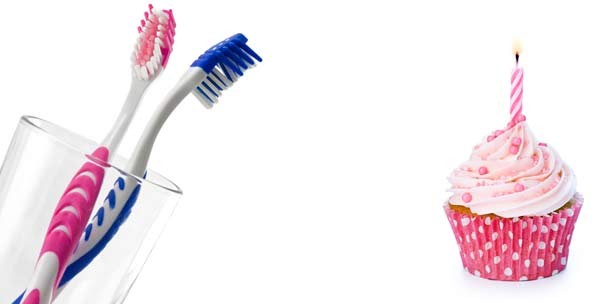 Die Zahnbürste wird 74