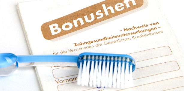 Bonusheft: Kosten sparen auch bei unfallbedingtem Zahnersatz