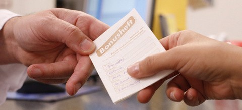 Zahnersatz: Rund 60 Prozent der Deutschen verschenken Zuschüsse