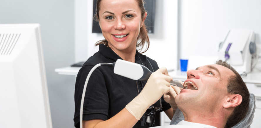 Digitale Zahntechnik – neues Weiterbildungsfeld für Assistentinnen