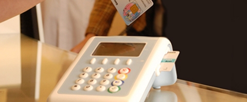 Telematik kommt in der Praxis an - Erstes Kartenlesegerät für die elektronische Gesundheitskarte übergeben