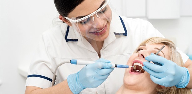 Kann eine Dentalhygienikerin bald selbstständig arbeiten?