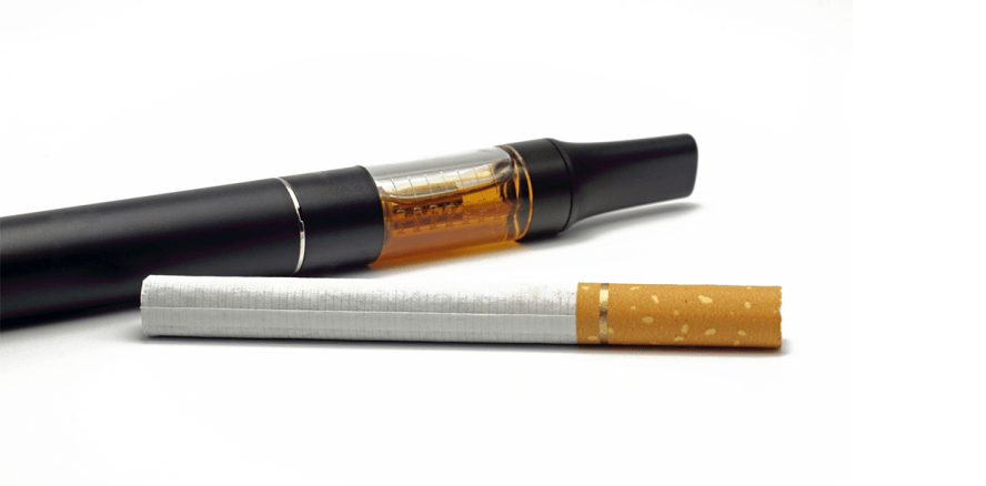 Wissenschaftliche Studie: E-Zigarette schädigt Zähne und Zahnfleisch