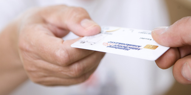 Erstes Verfahren gegen elektronische Gesundheitskarte