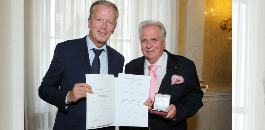 Kieferorthopäde erhält Österreichisches Ehrenkreuz