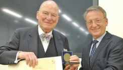 Fortbildungsmedaille für Prof. Dr. Dr. Franz Härle