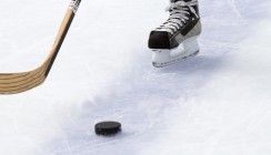 NHL-Star zieht sich Zahn während des Spiels