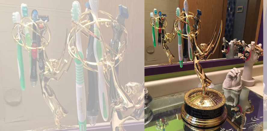 Emmy Award als Zahnbürstenhalter