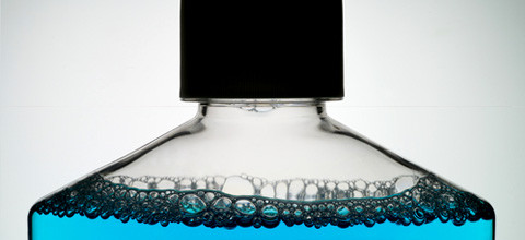 Desinfizierende Gurgellösungen schaden dem Magen