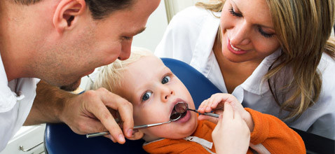 Gespräche mit den Eltern können Karies bei Kindern reduzieren