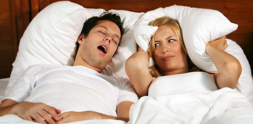 Zahnclip wirkt gegen Schnarchen