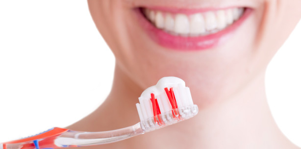 Fluorid fegt Bakterien von der Zahnoberfläche