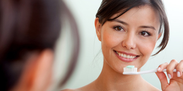 Frauen wechseln häufiger die Zahnbürste