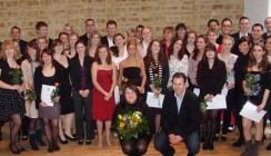 Neuzuwachs in der Mitte der Zahntechniker