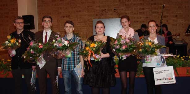 Zahntechniker-Azubis feiern ihre Freisprechung