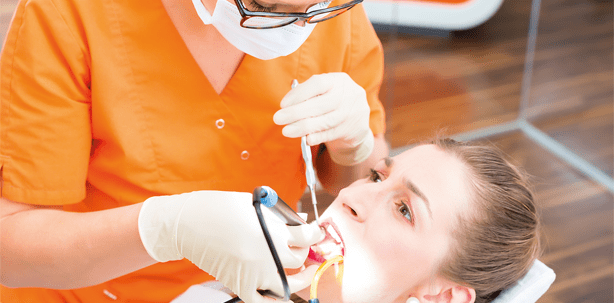 Chirurgische vs. subgingivale nichtchirurgische PA-Therapie