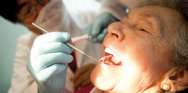 Zähne im Alter: eine Herausforderung für die Zukunft