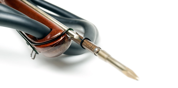 Frau überlebt Harpunenstoß in den Kopf