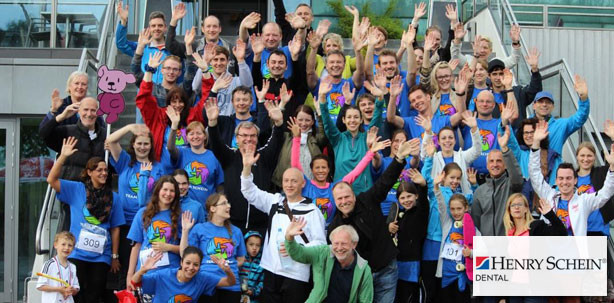 Mitarbeiter von Henry Schein sammeln mit Firmenlauf für den guten Zweck