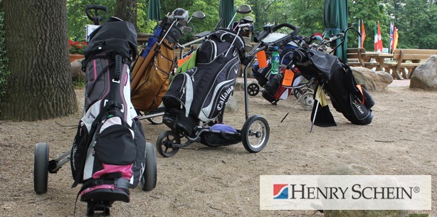 Auf einen guten Abschlag in die 10. Henry Schein Golfsaison