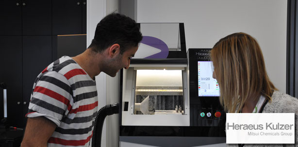 Auszubildende zu Besuch bei Heraeus Kulzer: Blick hinter die Kulissen