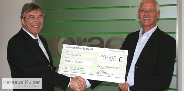 Heraeus Kulzer übergibt Spende an HDZ