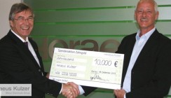 Heraeus Kulzer übergibt Spende an HDZ