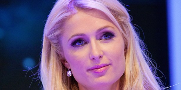 Nach Zahn-OP: Paris Hilton jammert auf Twitter & Co.