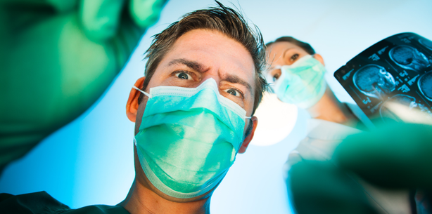 2.800 Patienten geschädigt: Horror-Zahnarzt wird der Prozess gemacht