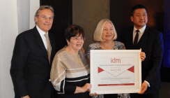 Künftige FDI- Präsidentin Dr. Kathryn Kell ausgezeichnet