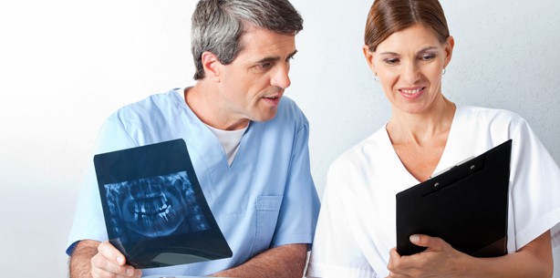 „9 Jahre Erfahrung mit Keramikimplantaten in der Praxis“