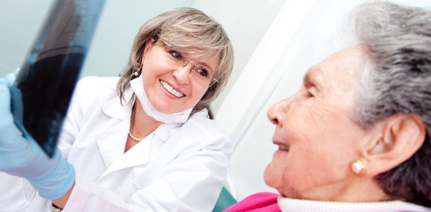 Implantate – auch im Alter ein Gewinn für die Lebensqualität