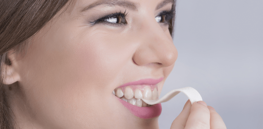 Hartkäse, Rohkost oder Kaugummi: Kauen schützt die Zähne