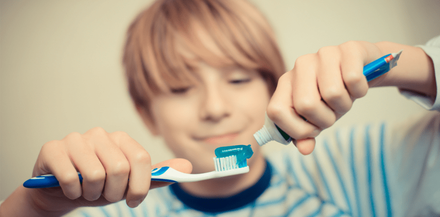 Kinder- und Jugendzahnpasta im Test: Günstig überzeugt