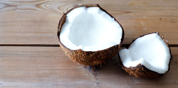 Knackiger Kiefer: Mann spaltet Kokosnuss in acht Sekunden