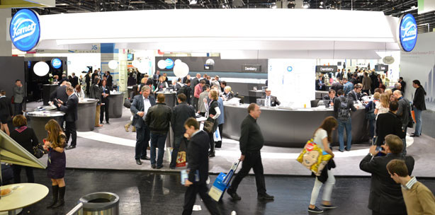 Endodontische Live-Demo bei Komet