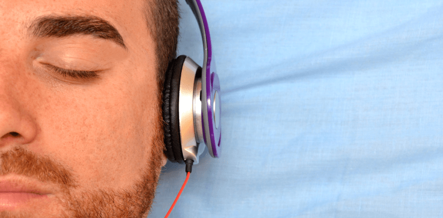 Mit Kopfhörer unters Messer: Musik mindert Schmerzen